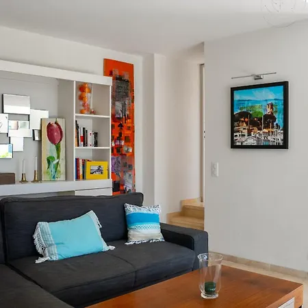 Superbe Villa-appartement Sur La Croisette Avec Grande Terrasse *