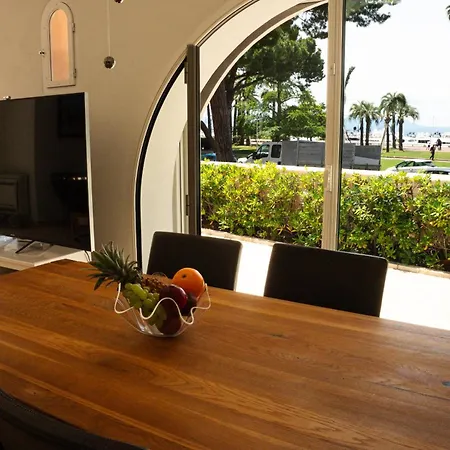Superbe Villa-appartement Sur La Croisette Avec Grande Terrasse * Cannes