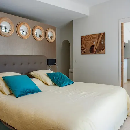 Superbe Villa-appartement Sur La Croisette Avec Grande Terrasse Appartement