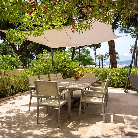 Superbe Villa-appartement Sur La Croisette Avec Grande Terrasse Cannes