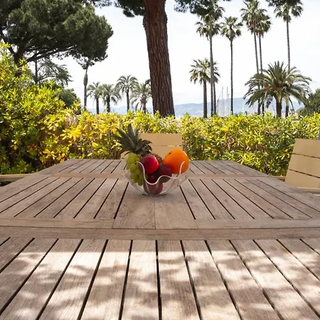 Superbe Villa-appartement Sur La Croisette Avec Grande Terrasse * Cannes