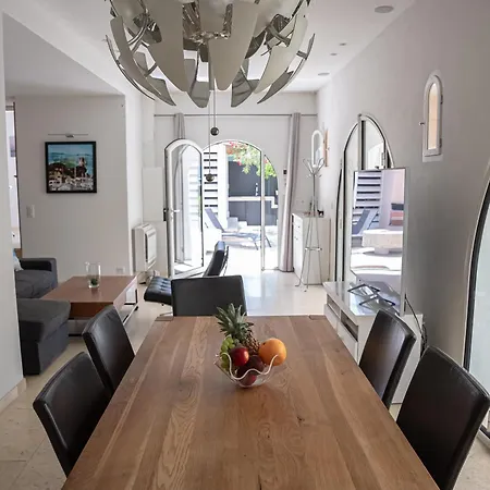 Superbe Villa-appartement Sur La Croisette Avec Grande Terrasse Appartement Cannes